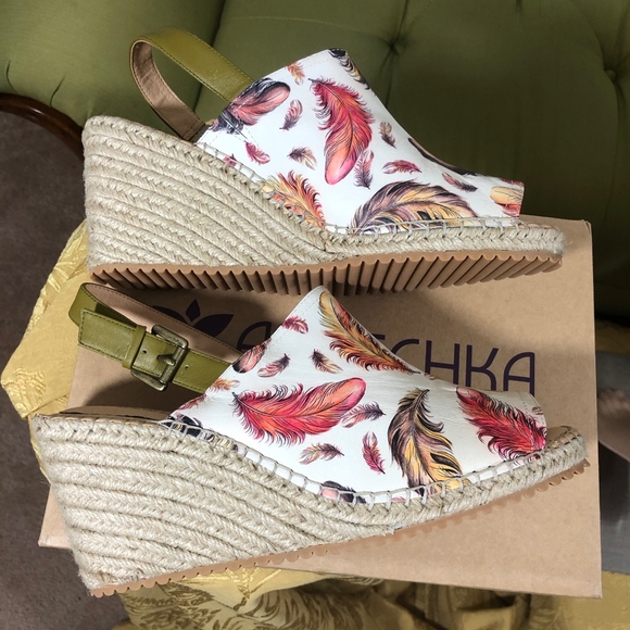Host Pick Best in Boutique❤️  Anuschka Feathers! - Picture 1 of 8